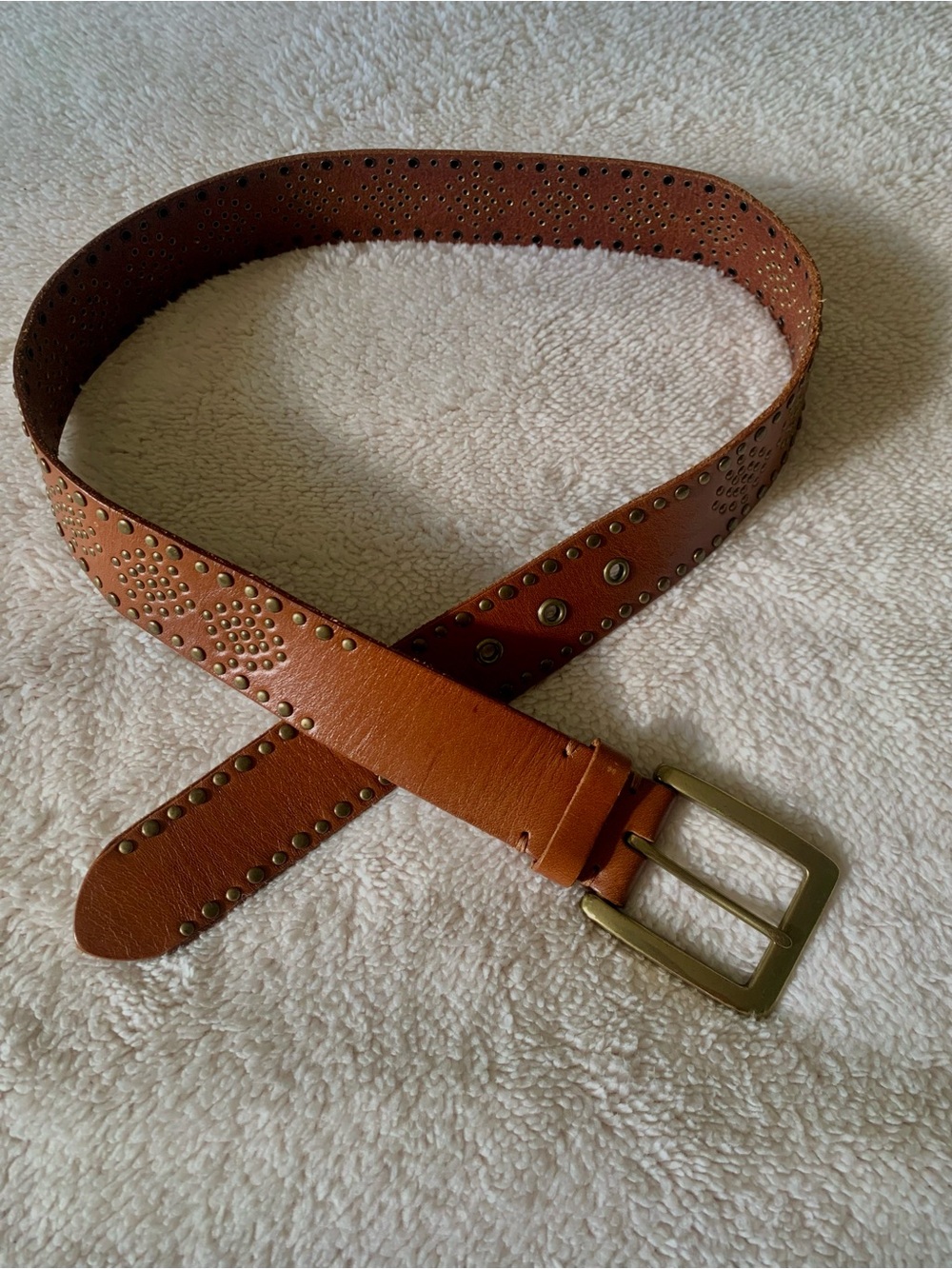 LEATHER BELT BRASS BUCKLE STUDDED CARAMEL BROWN SIZE 31 - 32 “ L